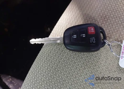 2016 Toyota Rav4 Xle z USA, uszkodzony, nr VIN 2T3WFREV0GW284897